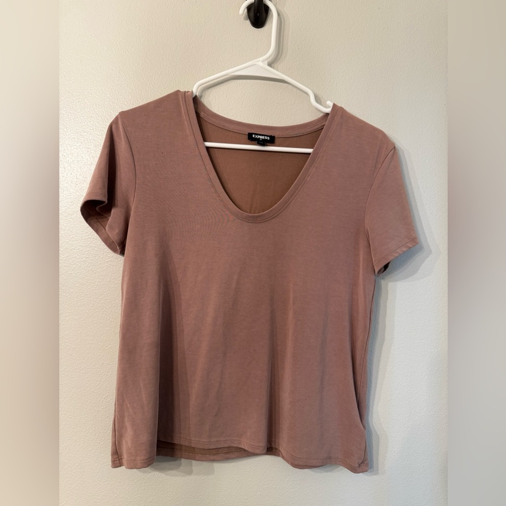 Express Women's Model Short Sleeve V-Neck Tee
